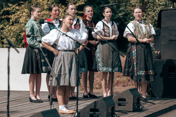 Folklórne slávnosti v Dulovciach