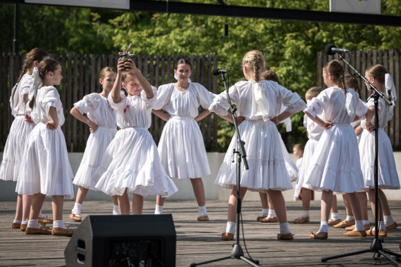Folklórne slávnosti v Dulovciach
